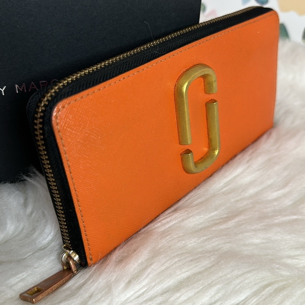 💯Authentic Marc by Marc Jacobs Orange Zip Wallet🍀 - Picture 9 of 15